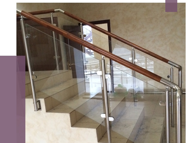 Комбинированные перила из металла и дерева в Екатеринбурге