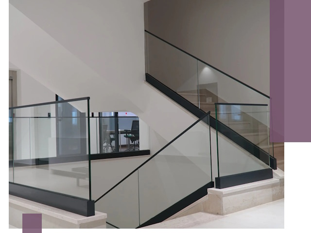 Стеклянные перила премиум-класса с установкой в Екатеринбурге