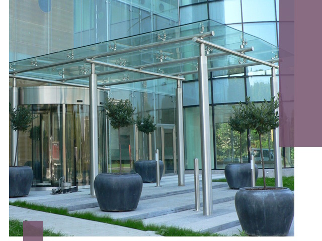 Навесы из стекла на заказ в Екатеринбурге — монтаж и установка