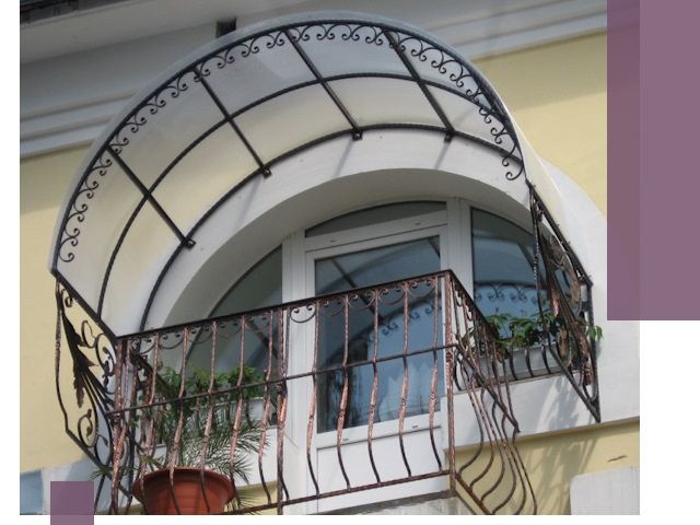 Козырьки над балконом в Екатеринбурге — изготовление и монтаж