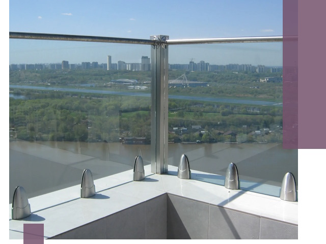 Стеклянные парапеты премиум класса в Екатеринбурге для домов и бизнесов