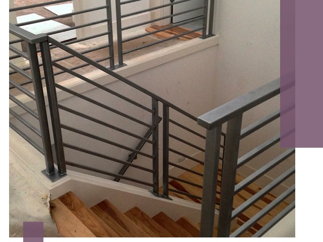 Изготовление поручней из металла и дерева в Екатеринбурге